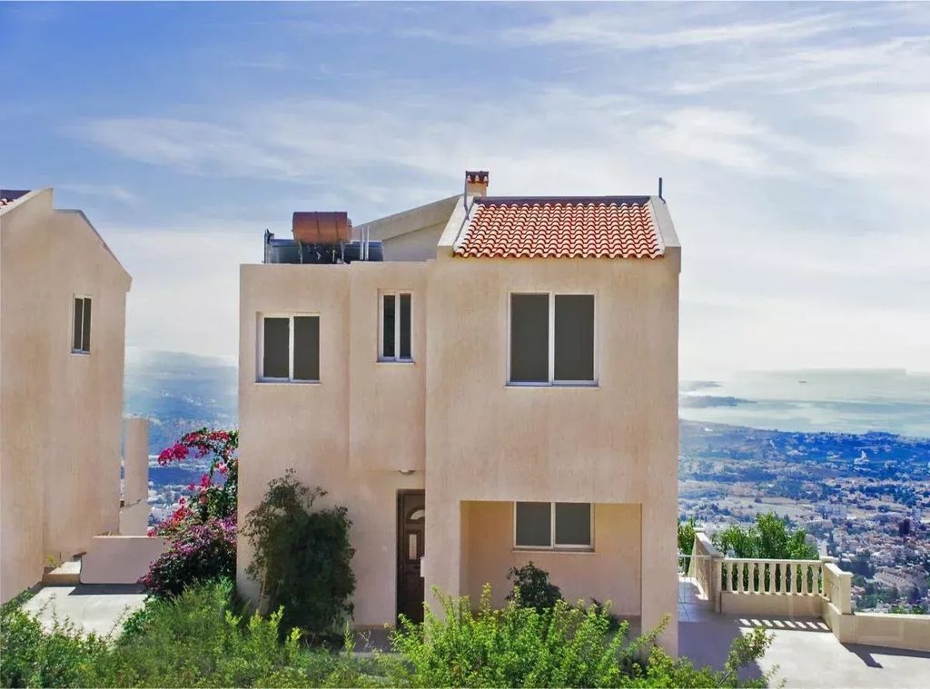 Property photo 2 of 8