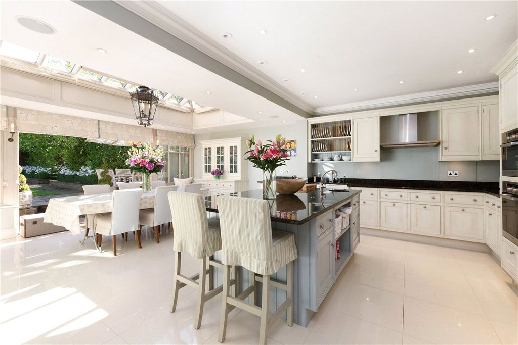 Property photo 3 of 12 Kitchen