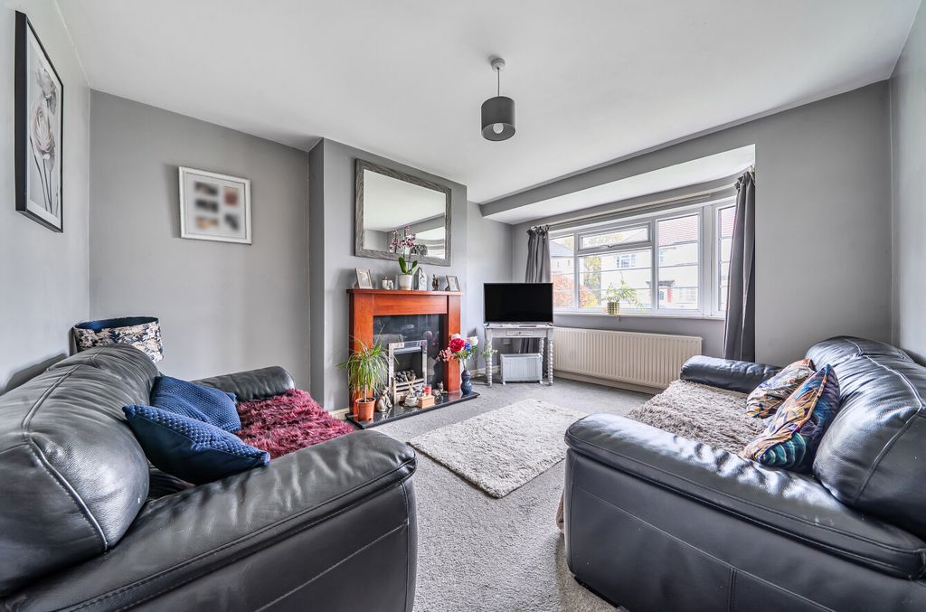 Property photo 2 of 12 1384816-8-6929Ad9...