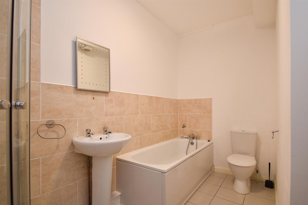 Property photo 3 of 13 Bathroom