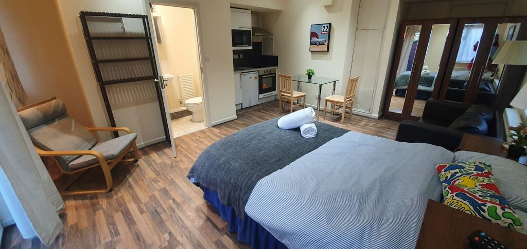 Property photo 3 of 5