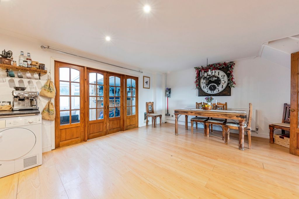 Property photo 3 of 15 10_Wood_End-22