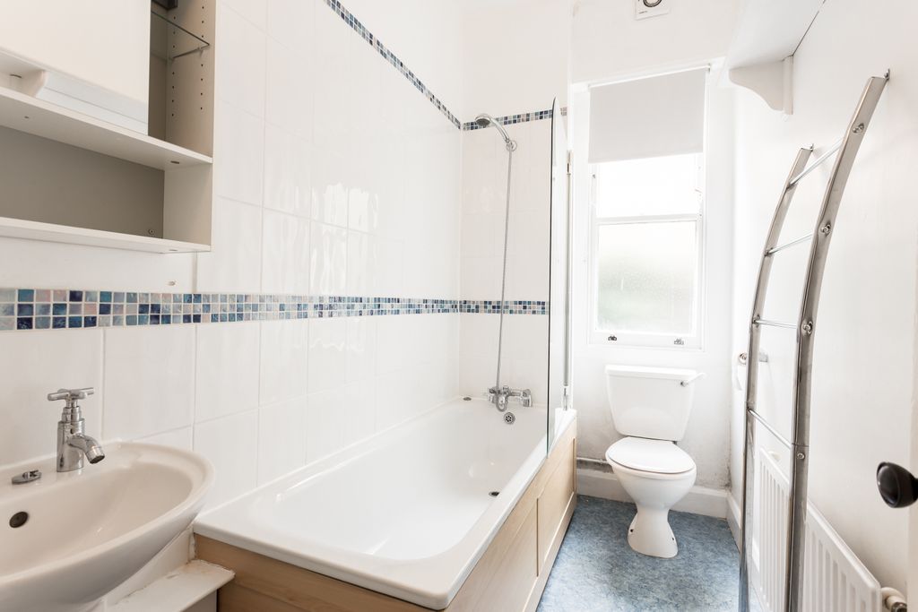 Property photo 2 of 9 Bathroom