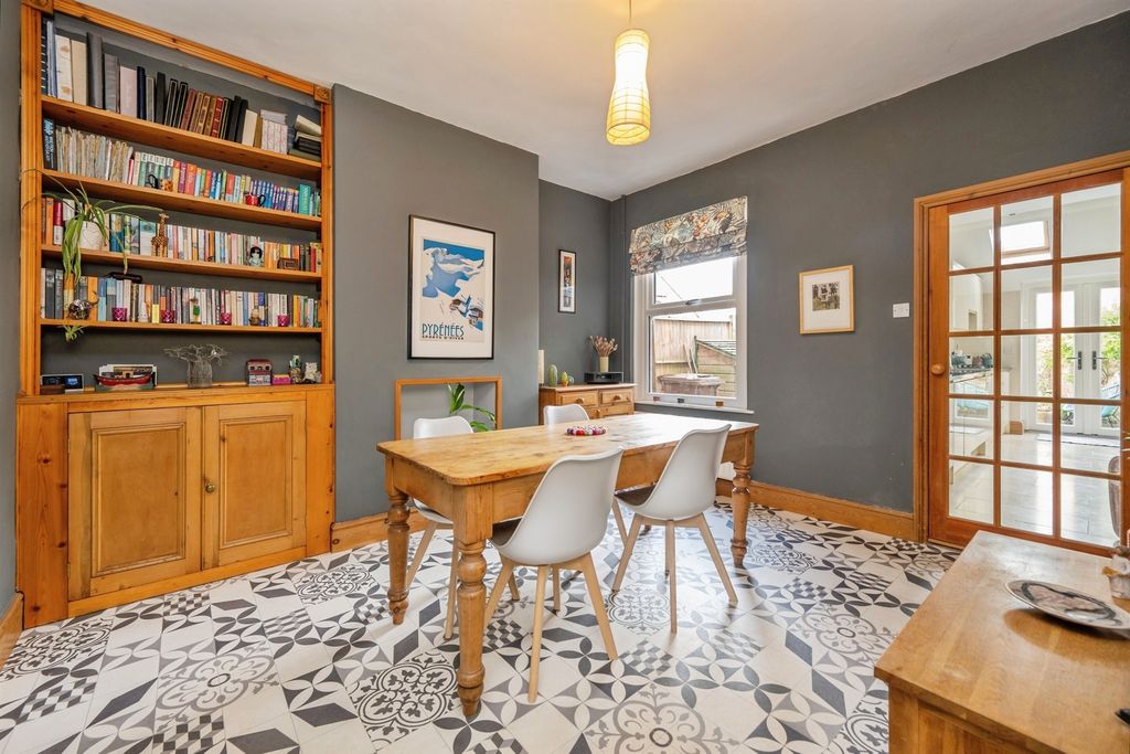 Property photo 3 of 20