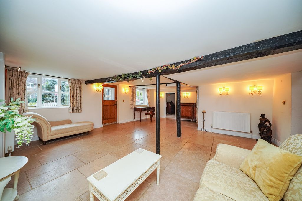 Property photo 2 of 21