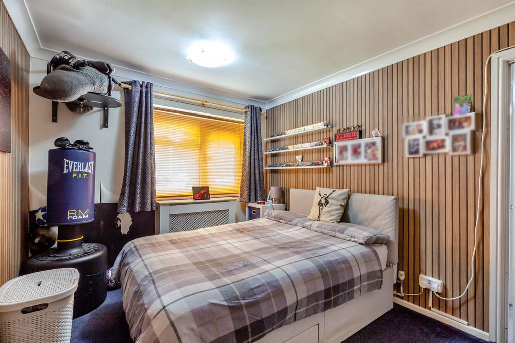 Property photo 3 of 12 Bed2.Jpg