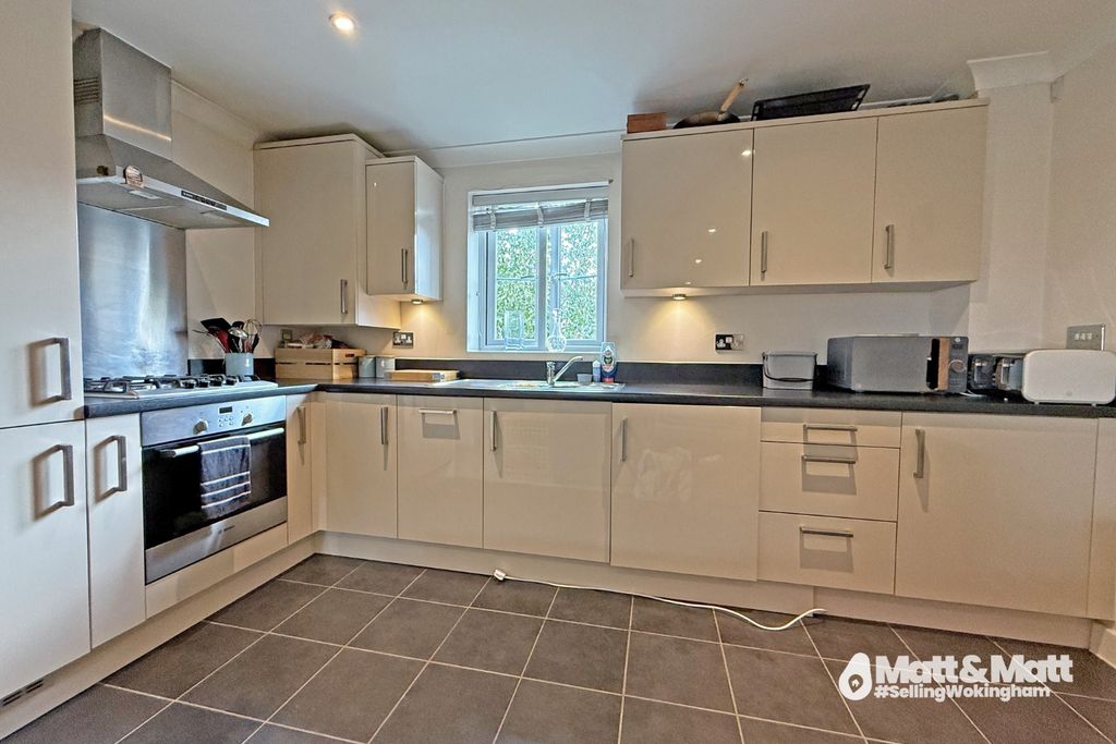 Property photo 3 of 7 4430037