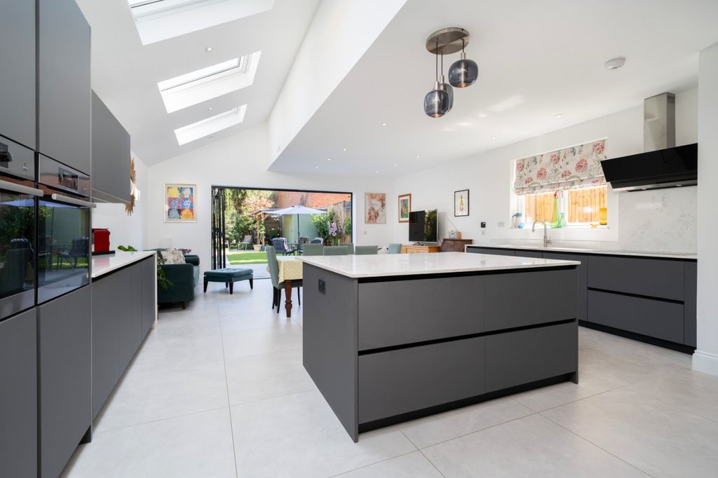 Property photo 2 of 14 Kitchen/Reception