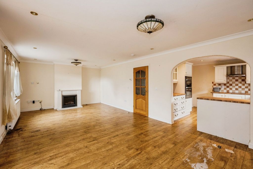 Property photo 3 of 19 Pbox-Img.Jpg