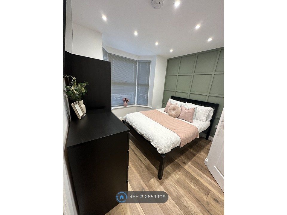 Property photo 3 of 8 Room 1