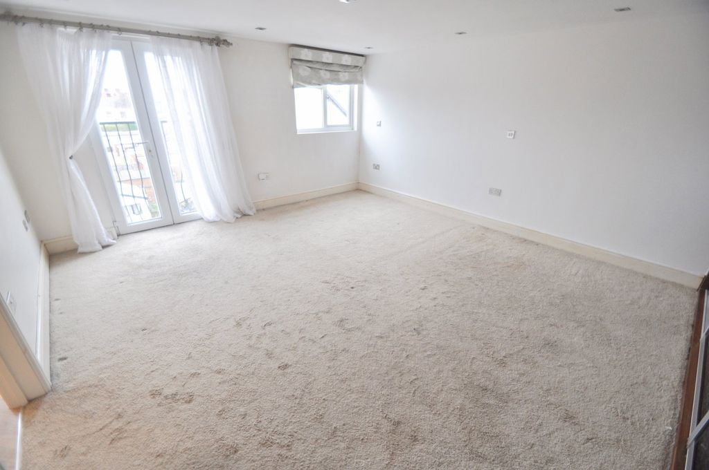 Property photo 3 of 35