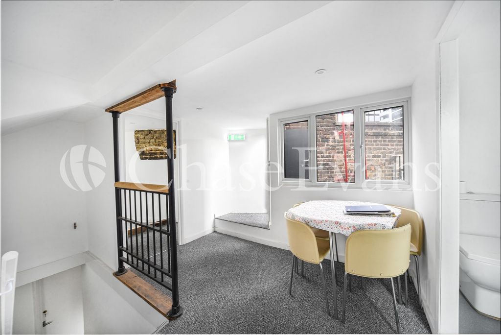 Property photo 1 of 10 Living