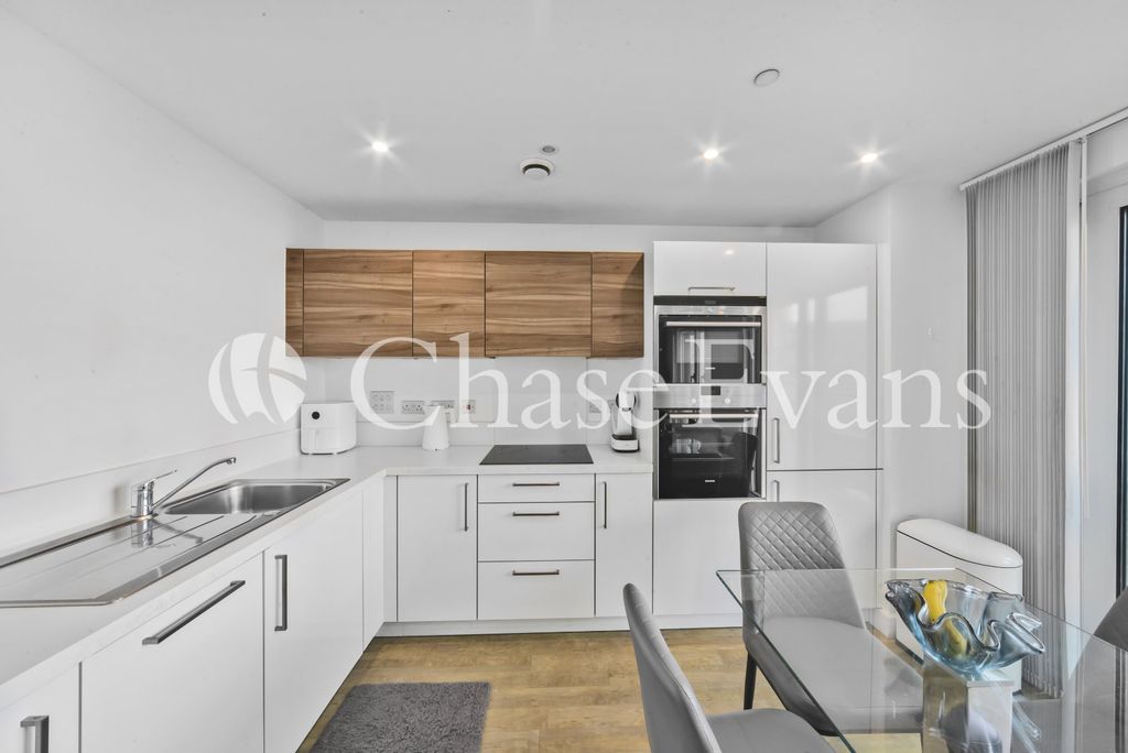 Property photo 3 of 20 Kitchen