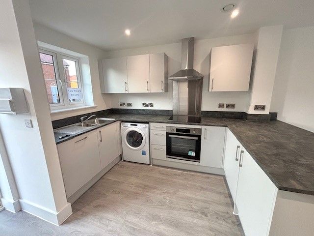 Property photo 3 of 8 Kitchen