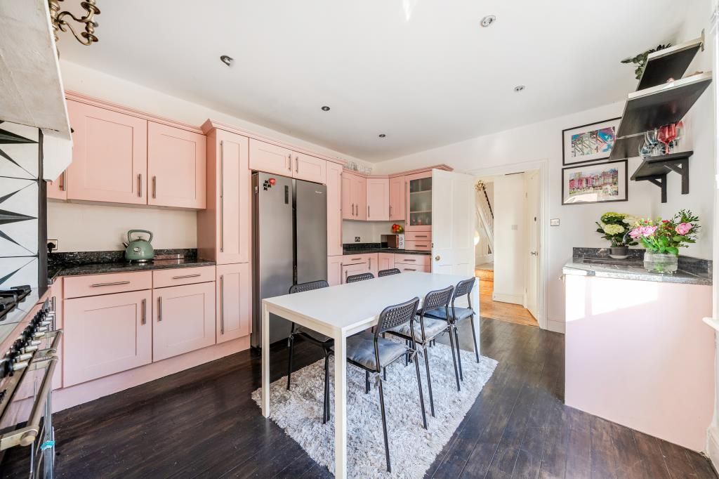 Property photo 2 of 31 Kitchen