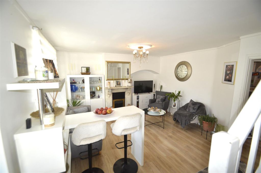 Additional image 6 of 3 bed semi-detached house for saleStudley Road, Dagenham RM9
