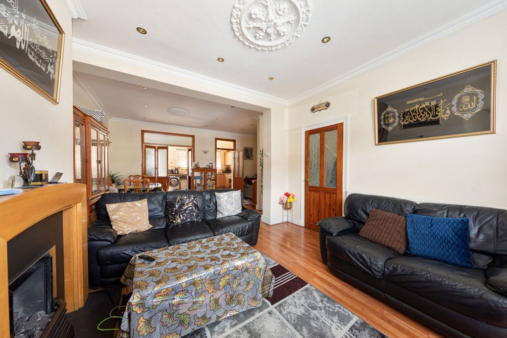 Property photo 3 of 11