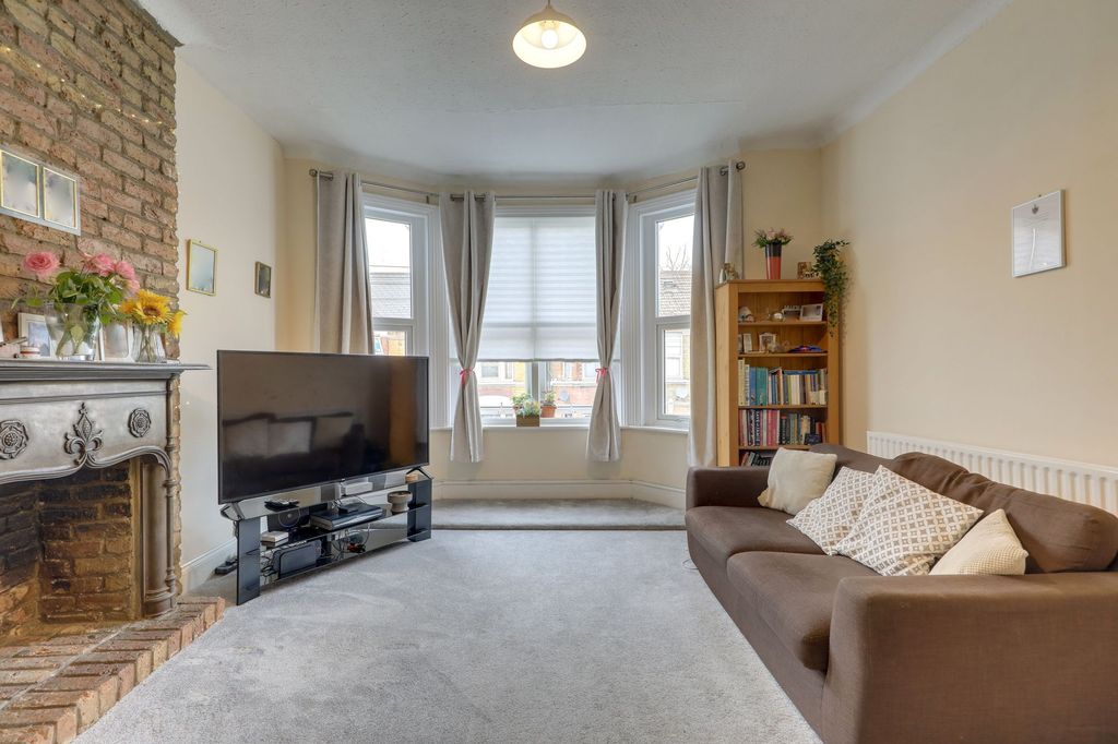 Property photo 1 of 9