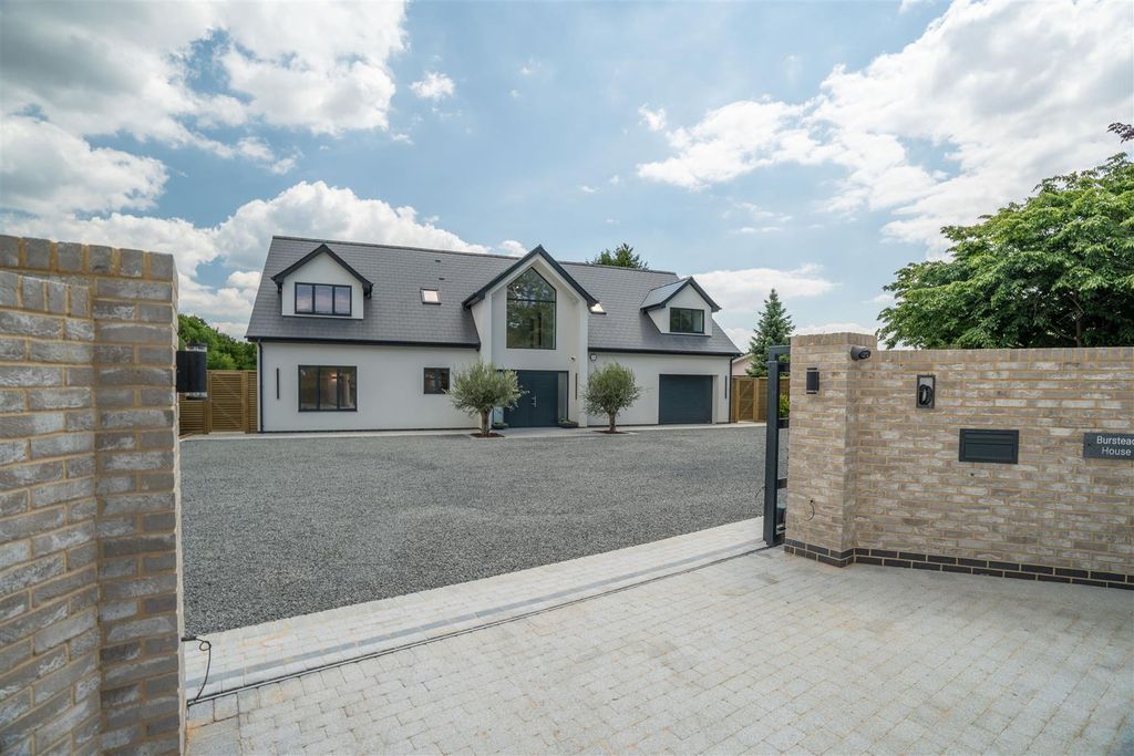 Property photo 1 of 67 Electric Sliding Wooden Clad Gate To Driveway