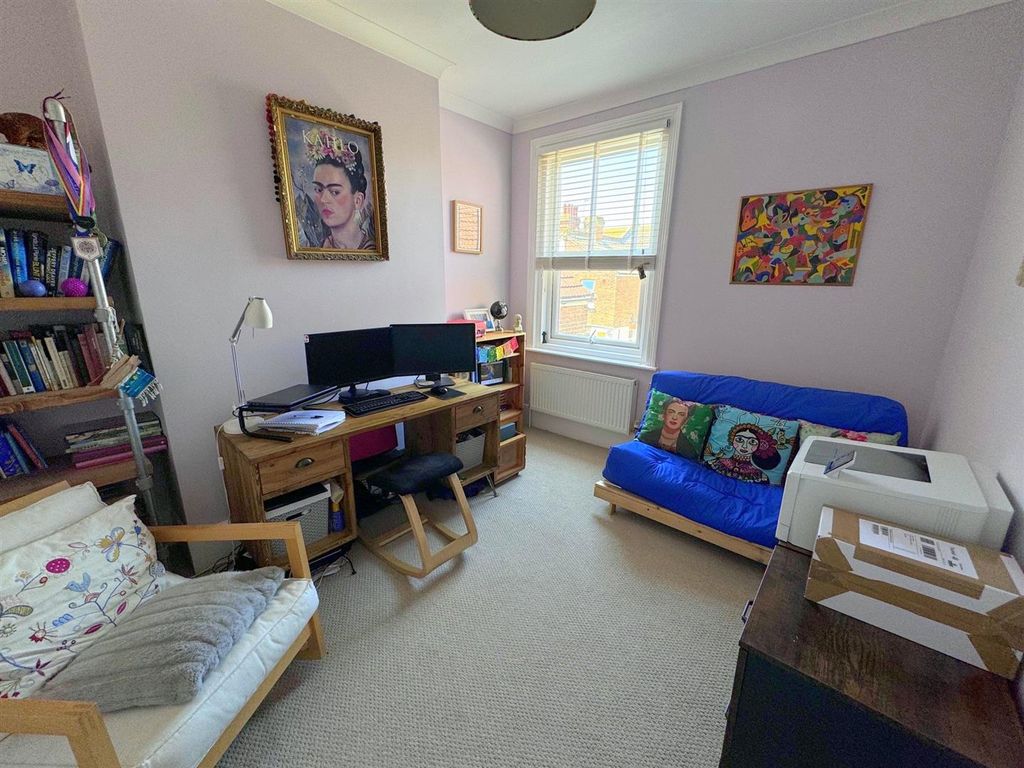 Property photo 3 of 16 Ryl22.Jpg