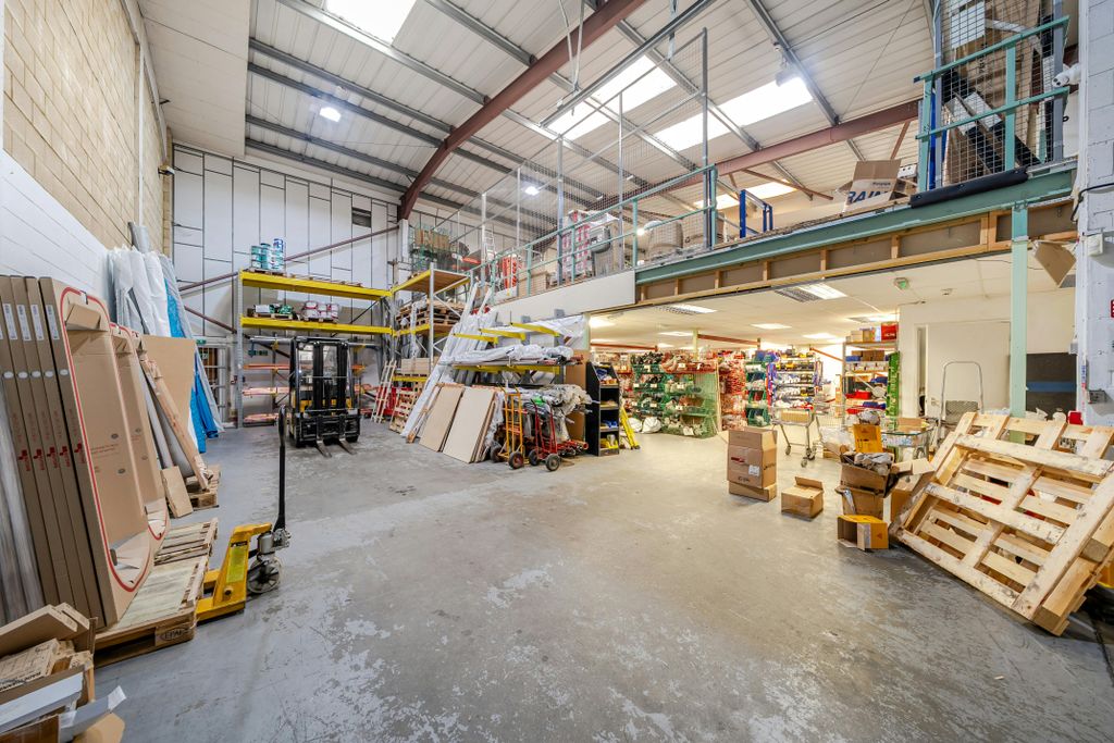 Property photo 2 of 10 13735495690B4678Ba87F.Jpg