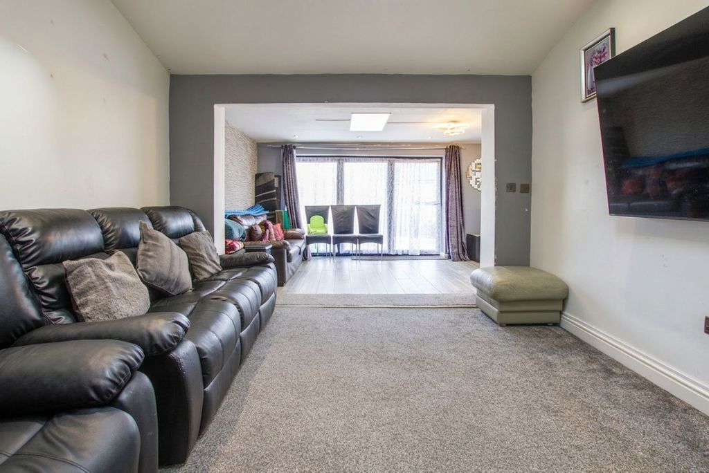 Property photo 2 of 29