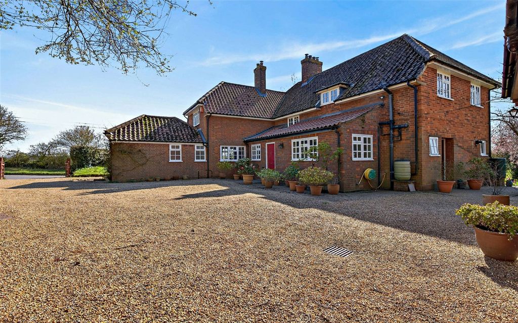 Property photo 3 of 27 Exterior