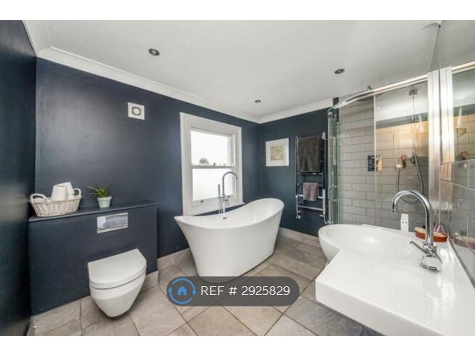 Property photo 2 of 5 Shared Bathroom
