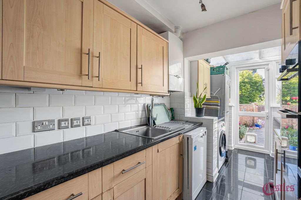 Property photo 3 of 22 Kitchen