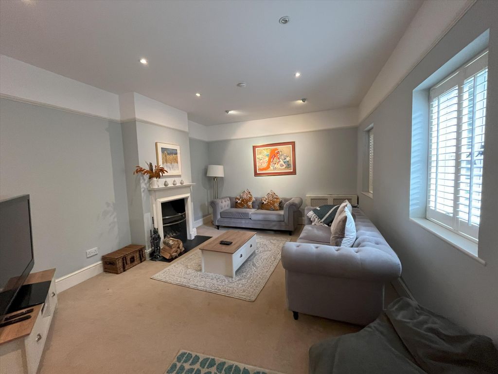 Property photo 3 of 16 Image