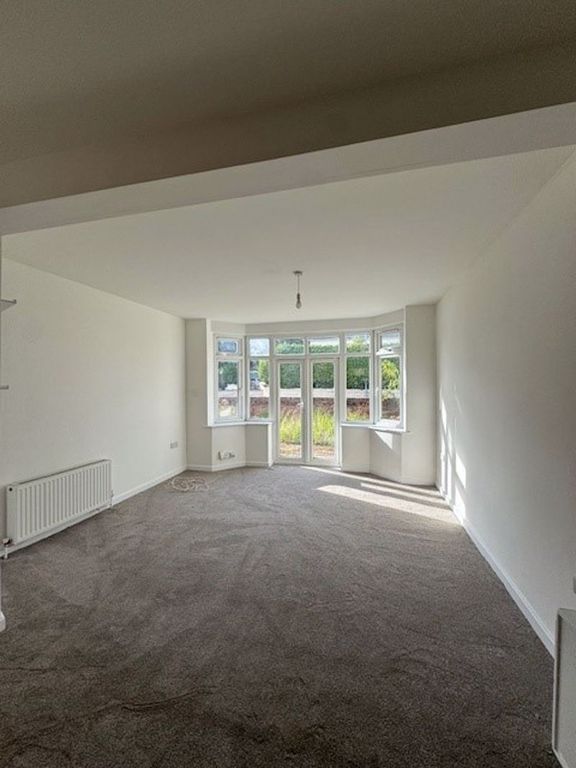 Property photo 3 of 8 Photo 7