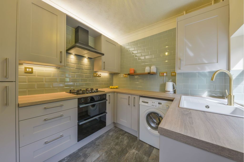 Property photo 3 of 22 Kitchen