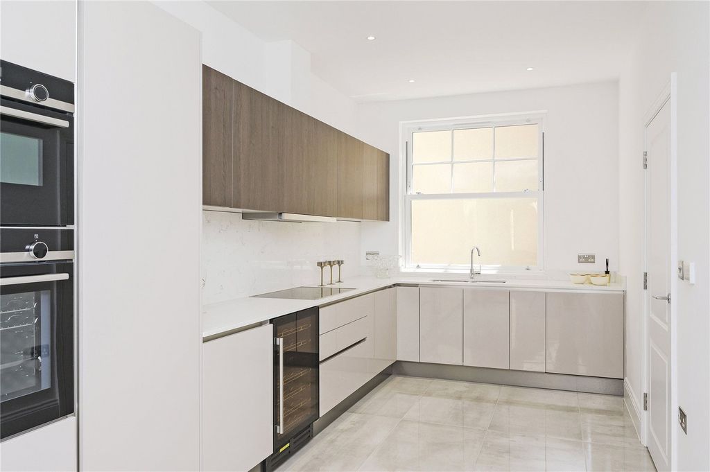 Property photo 2 of 16 Kitchen