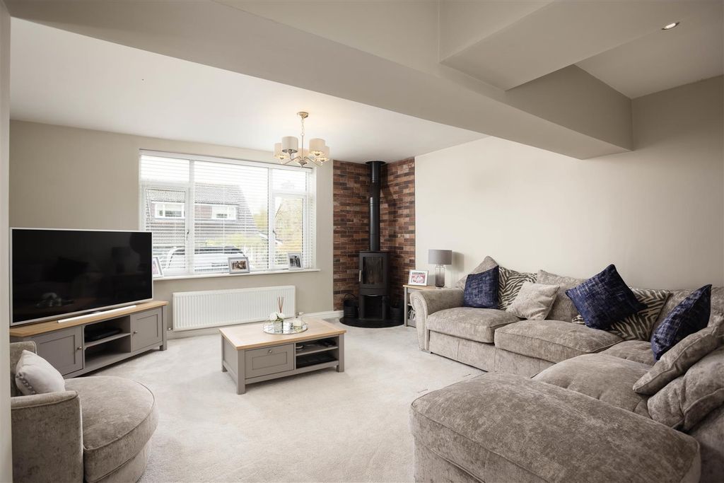 Property photo 3 of 17 00010.Jpg