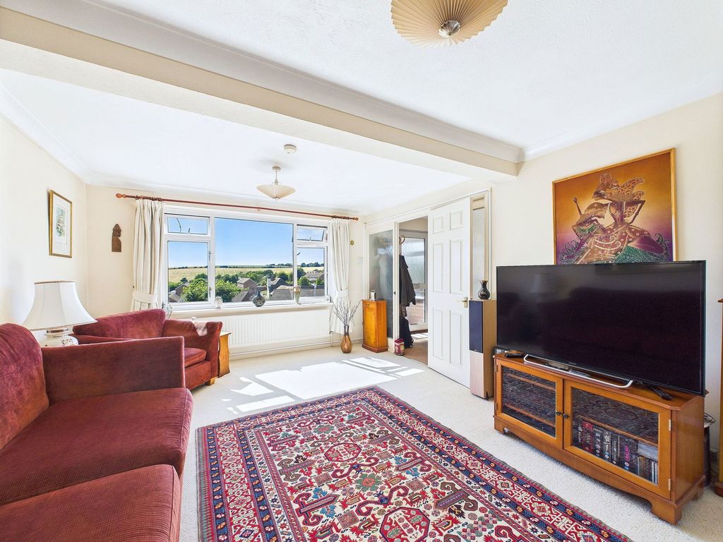 Property photo 2 of 33