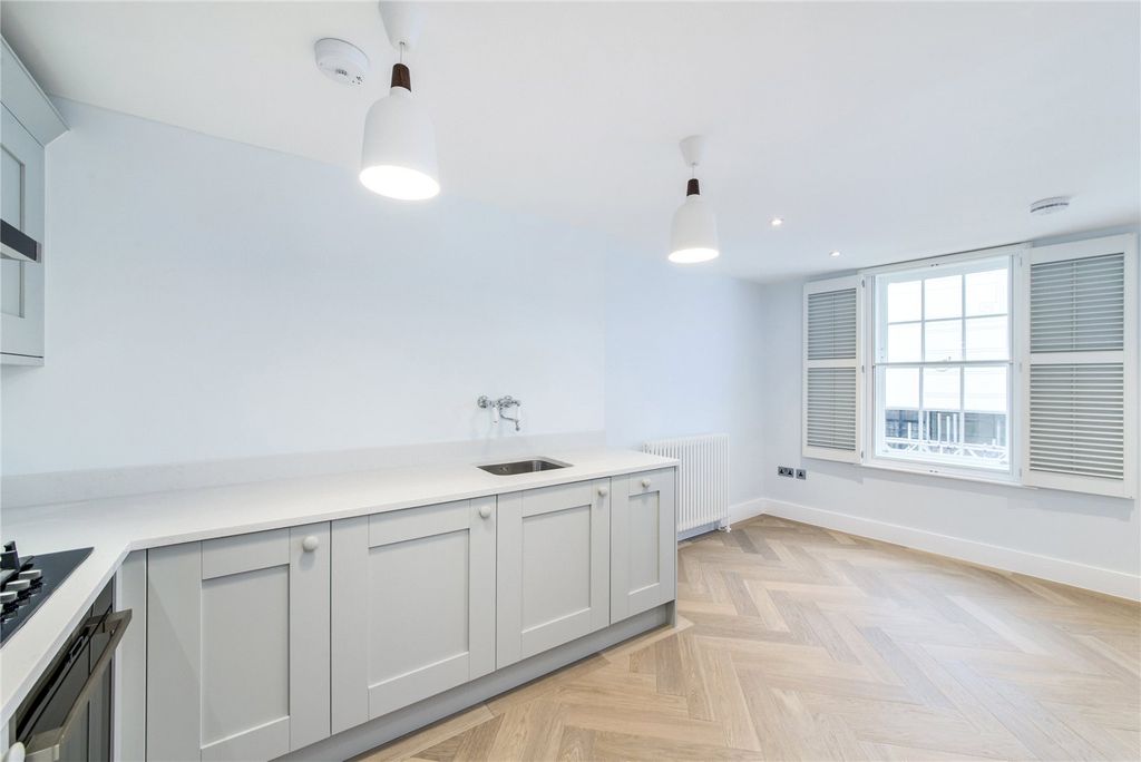 Property photo 2 of 11 Brewer Street