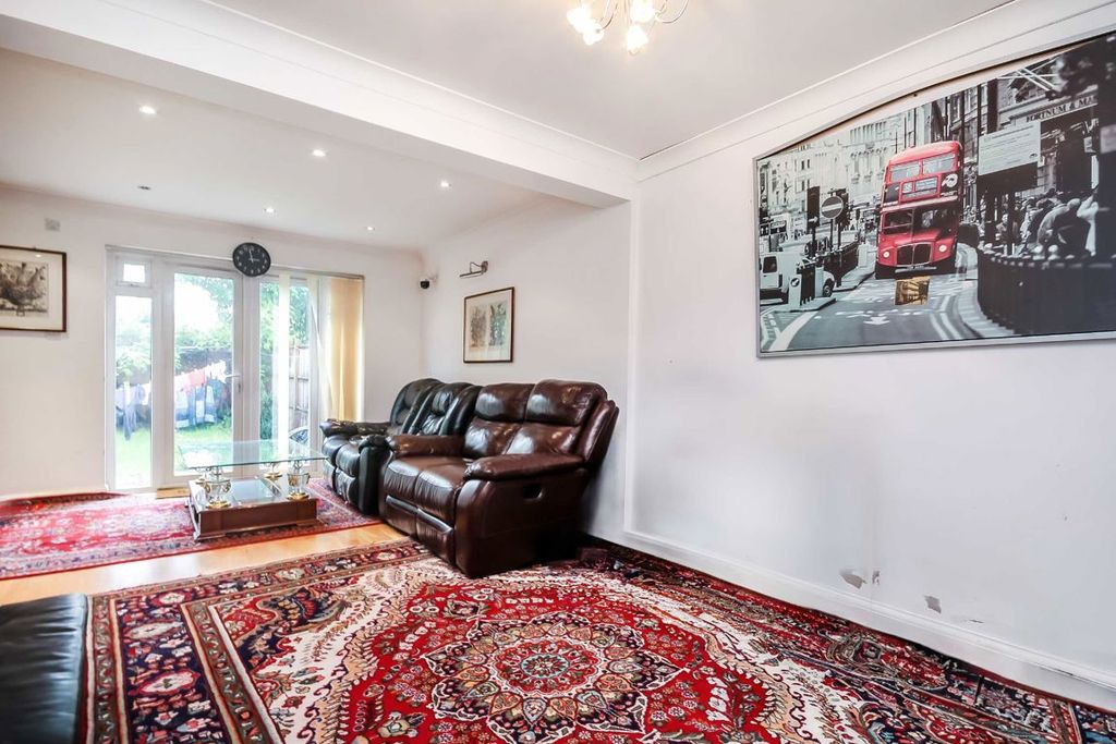 Property photo 2 of 9