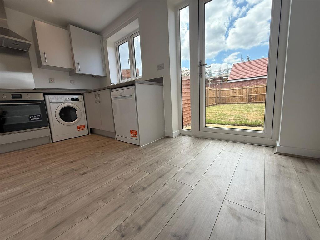 Property photo 3 of 11 4351500F-3035-4013-9Eaf-c15B880560B4.Jpg