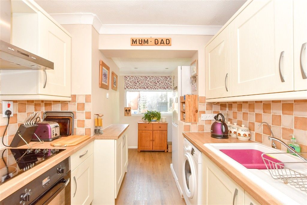 Property photo 3 of 12 Kitchen