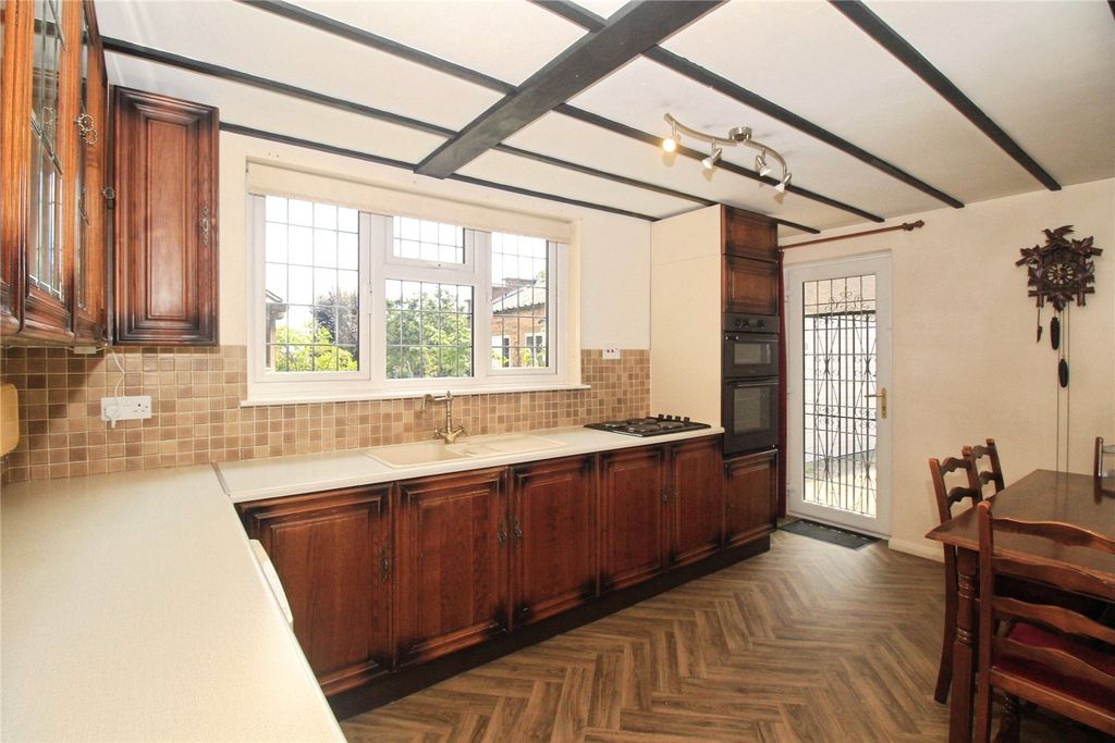 Property photo 3 of 19 Breakfast Kitchen