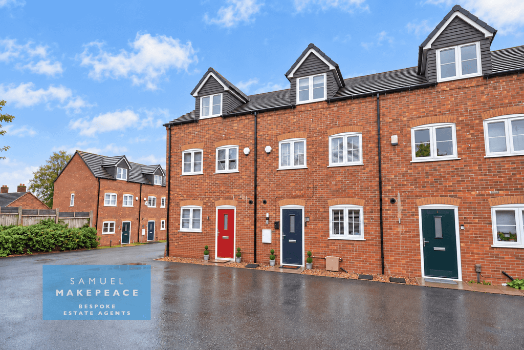 Property photo 1 of 21 Beautifully Presented Three Bedroom Town House With Impressive Master Bedroom Suite