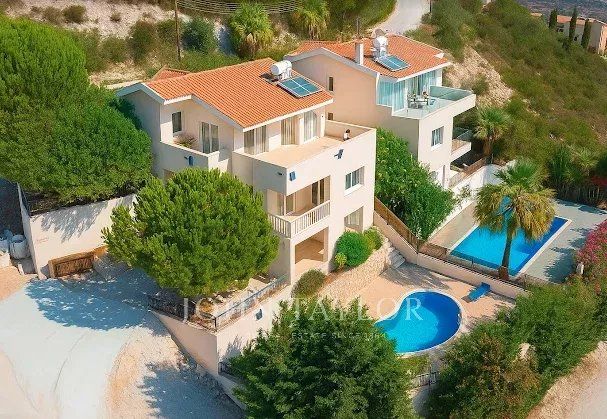 Property photo 1 of 5