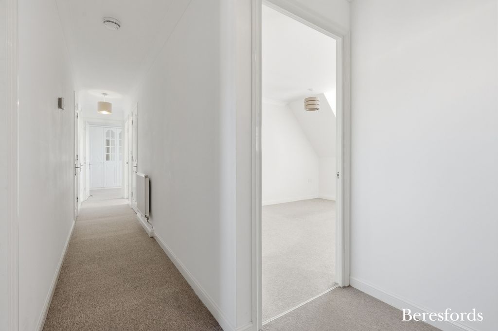Property photo 2 of 9 Entrance Hallway