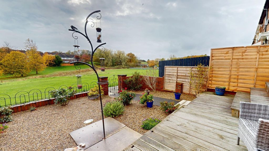 Property photo 3 of 17 4640303