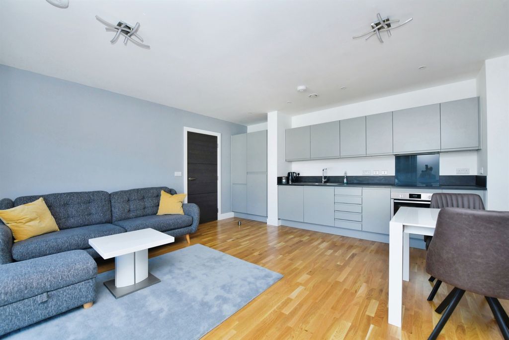 Property photo 2 of 17