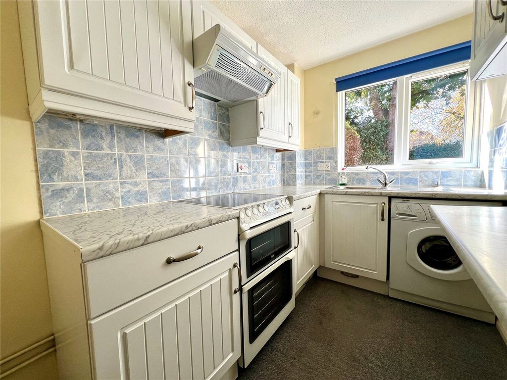 Property photo 3 of 11 Kitchen