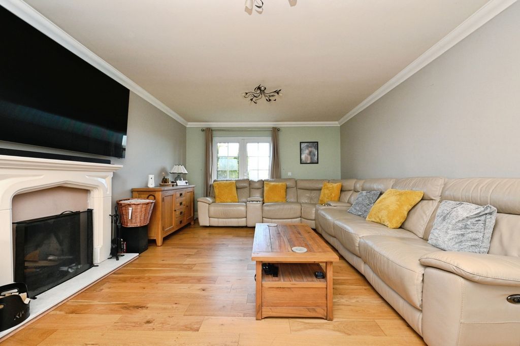 Property photo 2 of 17 Photo