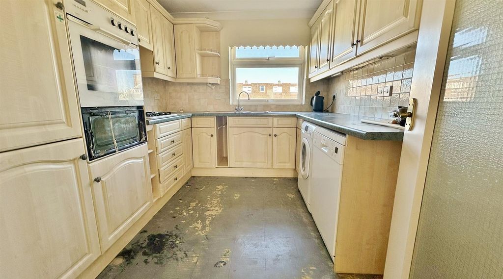 Additional image 5 of 2 bed flat for saleQueens Road, Frinton-On-Sea CO13