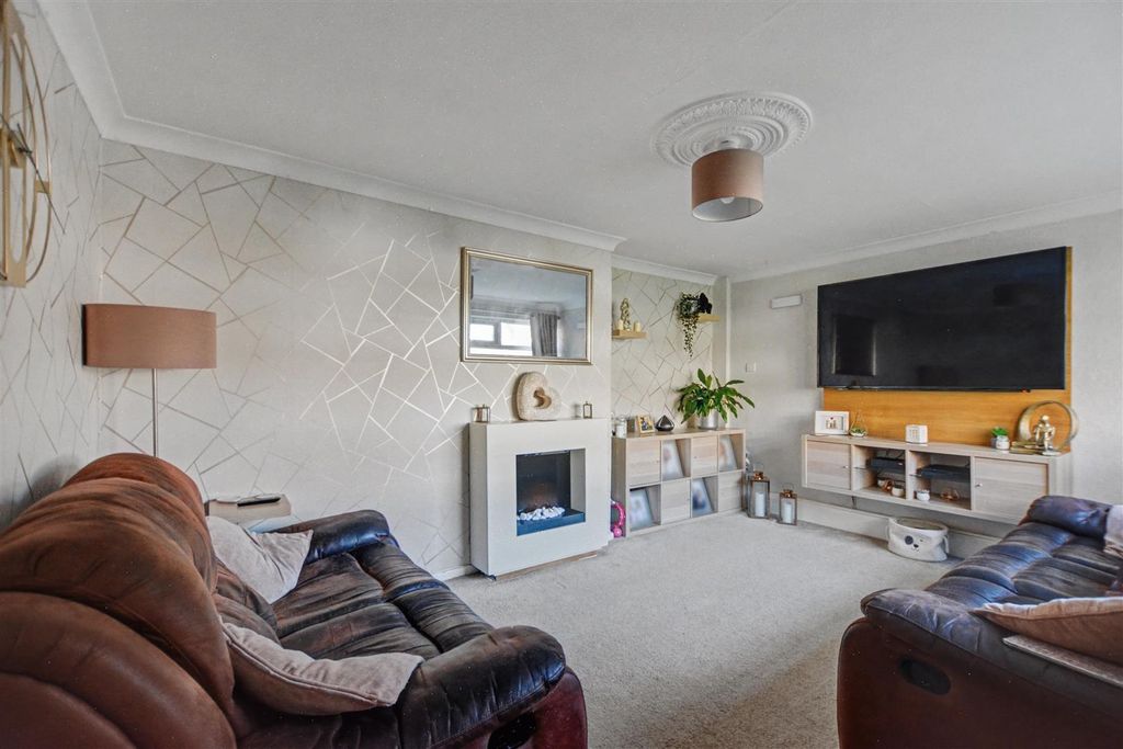 Property photo 3 of 24 Lounge_1.Jpeg