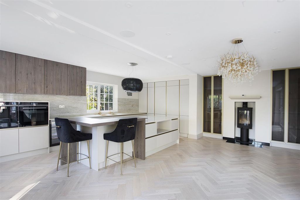 Property photo 2 of 29 Braehead Ph20.Jpg